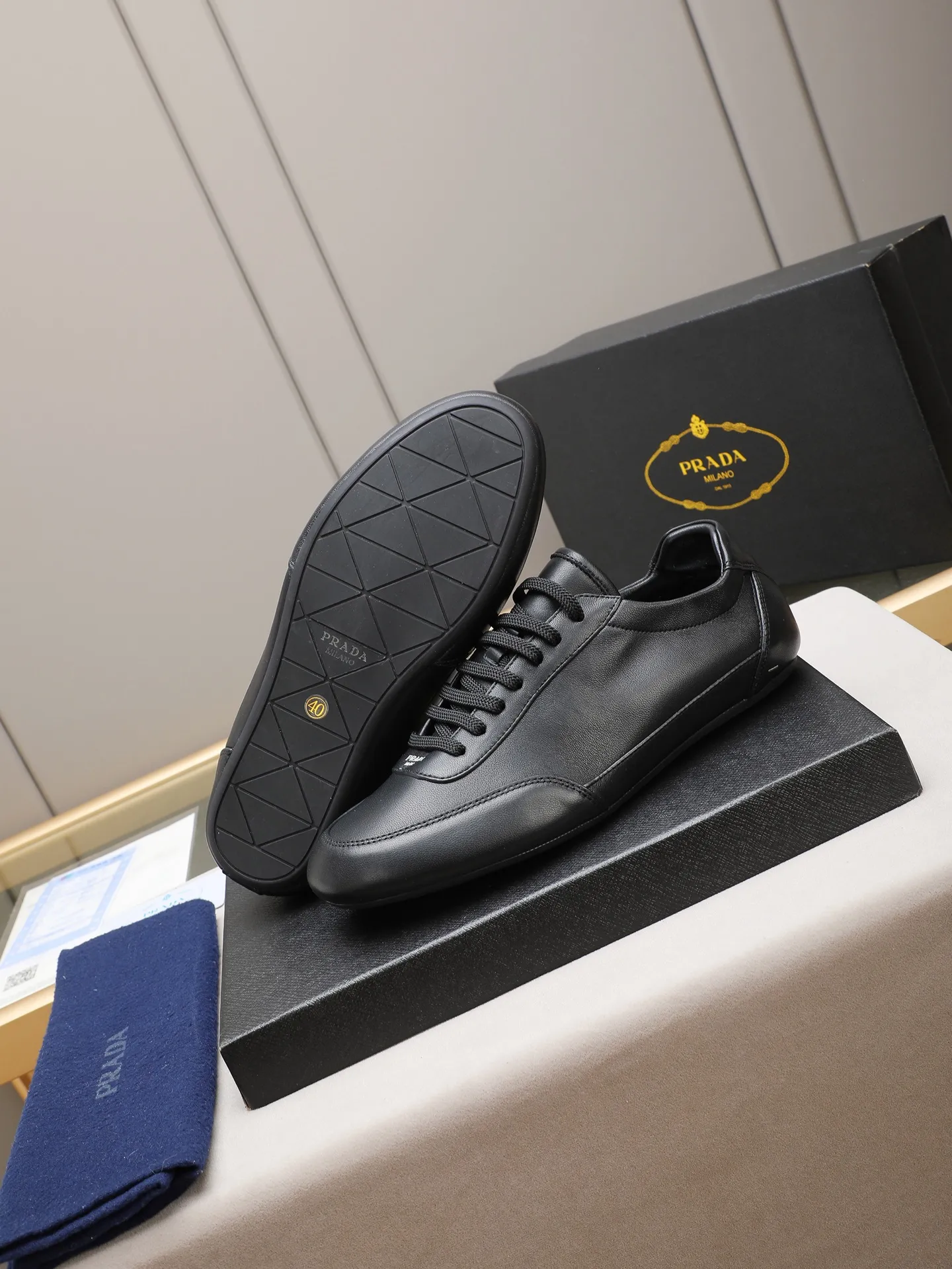 Men's shoes 💰520 PRADA, original version developed 1:1. Fabric sheepskin ➕Imported water-dyed sheep lining, rubber outsole, code number 38 to 44 (45 customized)